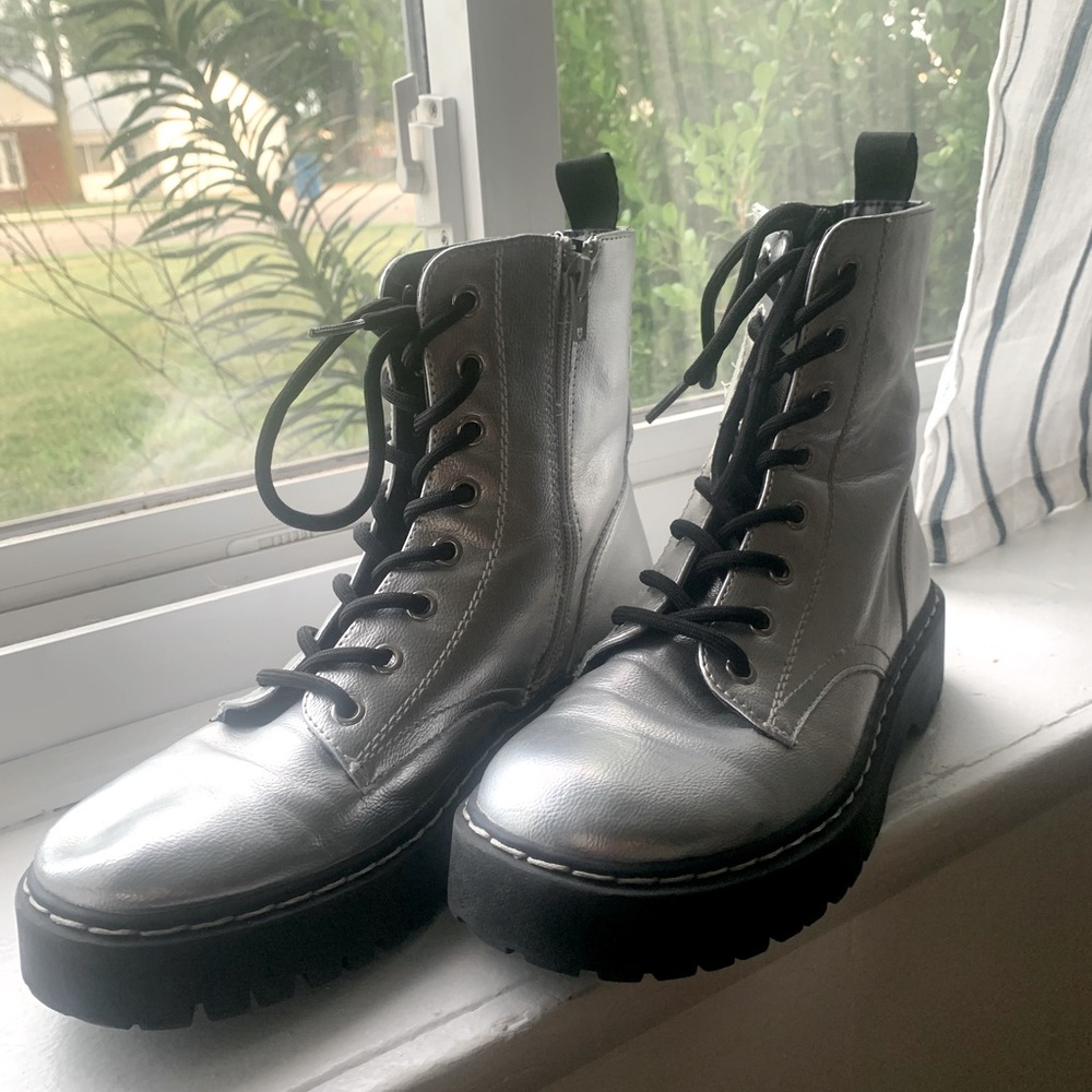 Sincerely Jules HARLEY - Silver Metallic Combat Lace Up boots- Womens Size 7